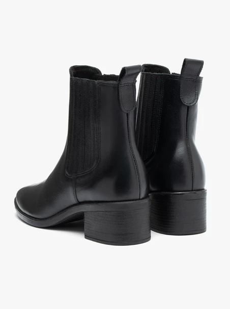 Schwarze Stiletto-Absätze aus Leder