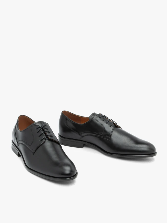 Schwarze Schnürhalbschuhe