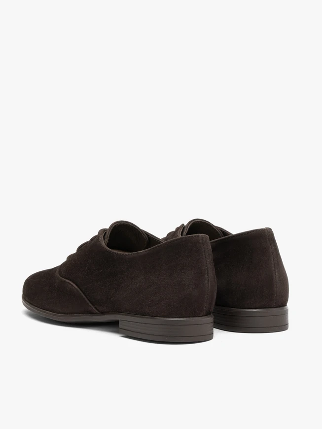 Klassische Schnürhalbschuhe in Schokolade