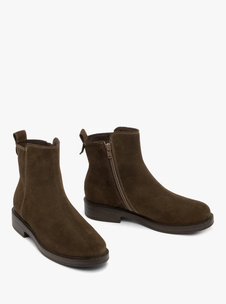 Grüne Velourslederstiefel
