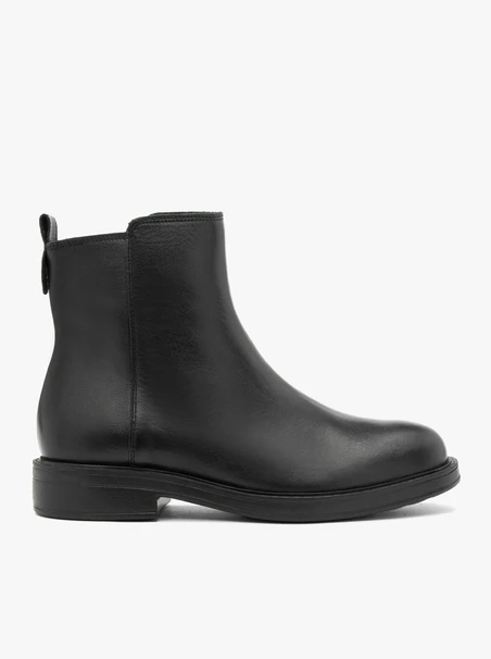 Schwarz genarbte Lederstiefel