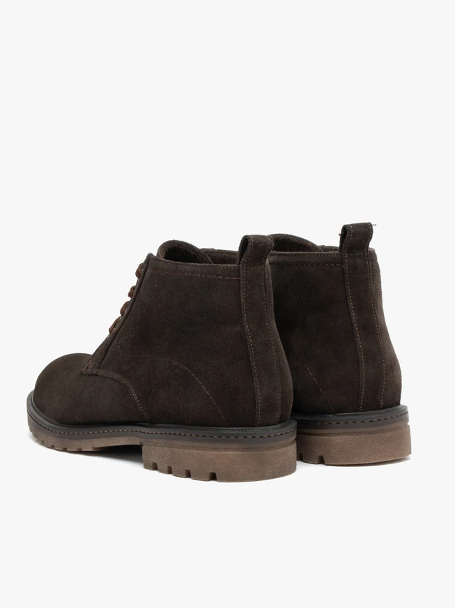 Braune isolierte Velourslederstiefel