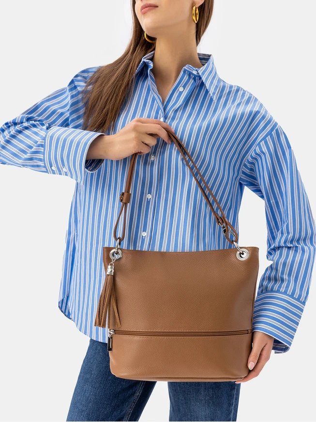 Ginger shopper bag with tassel pendant
