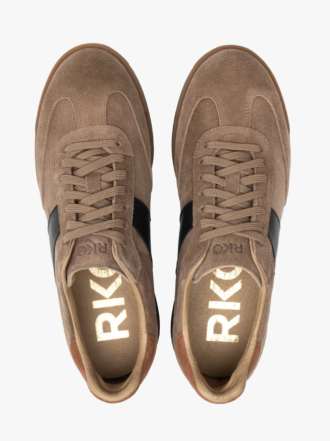 Sandfarbene Sporthalbschuhe zum Schnüren
