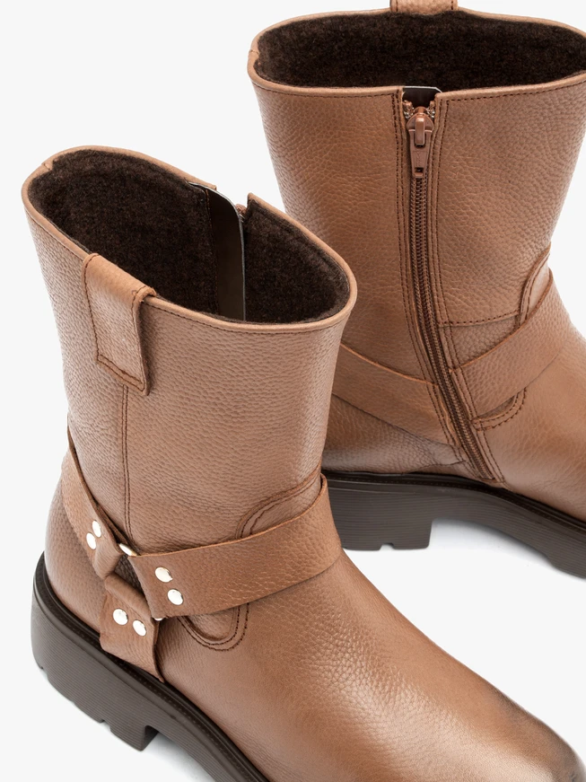 Biker-Stiefel mit Metallverzierungen
