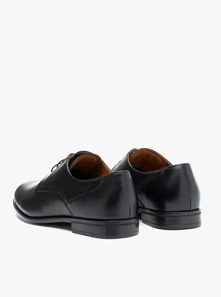 Schwarze Schnürhalbschuhe