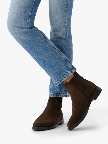 Braune Slingbacks aus isoliertem Veloursleder