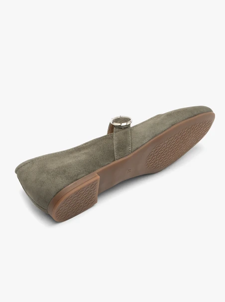 Olivefarbene Ballerinas mit silberner Schnalle