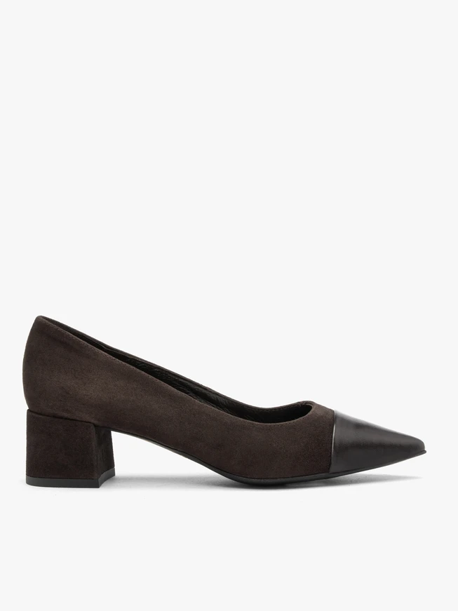Velours-Pumps in Schokolade