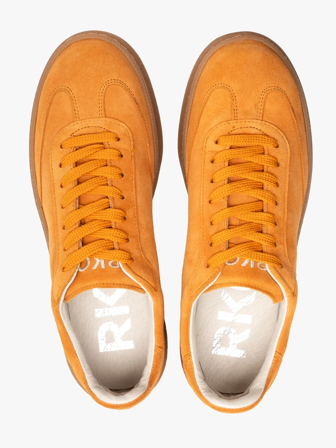 Orangefarbene Veloursleder-Sporthalbschuhe