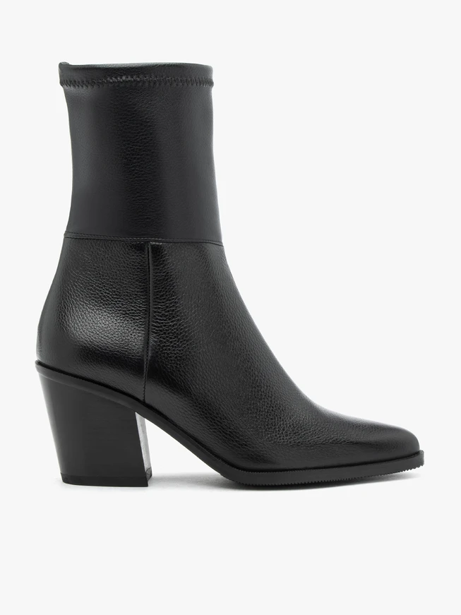 Schwarze höhere Stöckelschuhe
