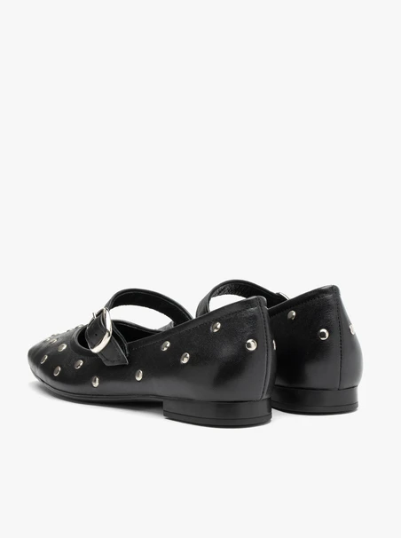 Schwarze Nietenballerinas