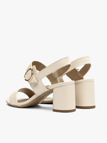 Cremefarbene Damen-Sandalen