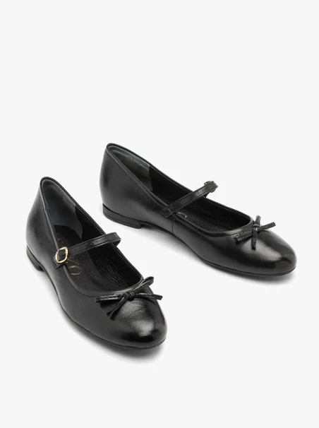Black ballet flats