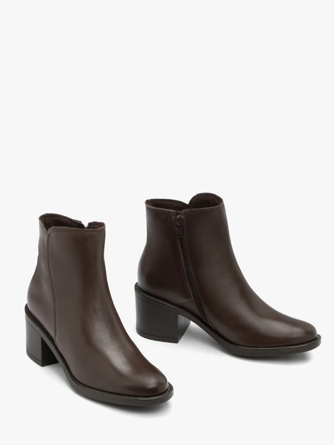 Dunkelbraune Stiletto-Stiefel