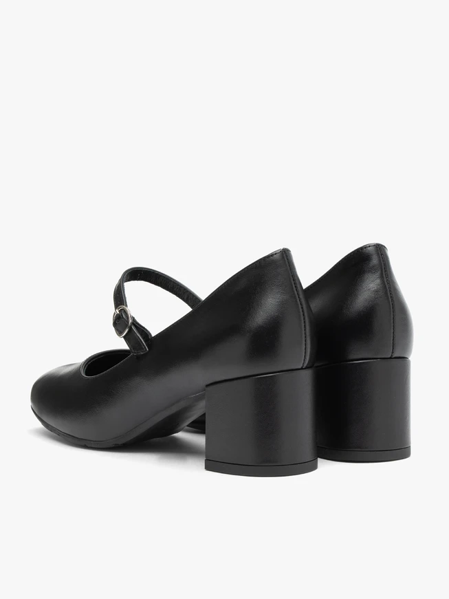 Black pumps with strap