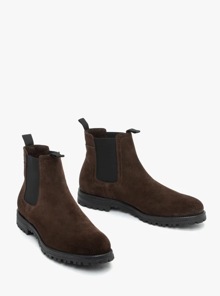 Dunkelbraune unisolierte Slingbacks