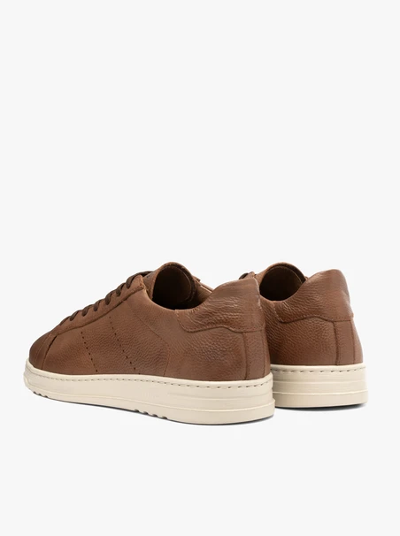 Braune Herrenhalbschuhe mit hellem Boden