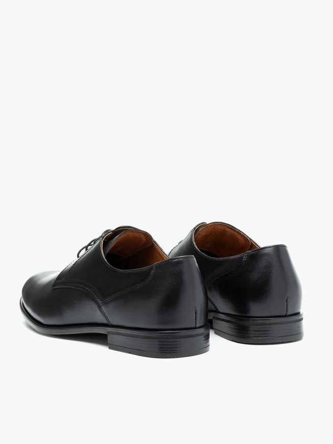 Schwarze Schnürhalbschuhe