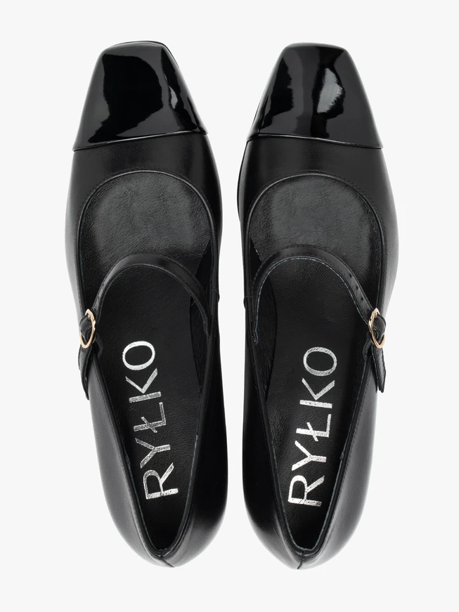 Schwarze Pumps mit lackierter Nase