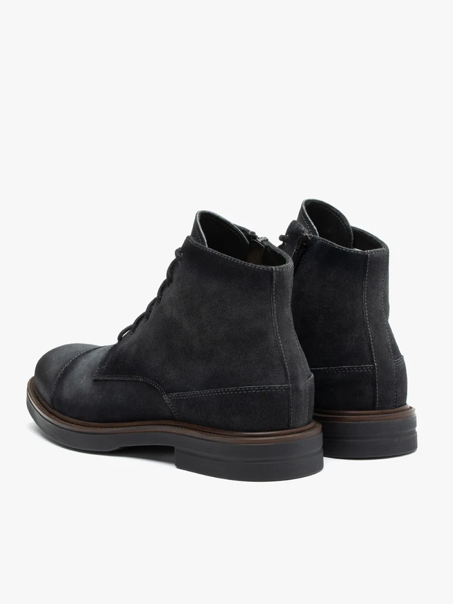 Graue Velourslederstiefel