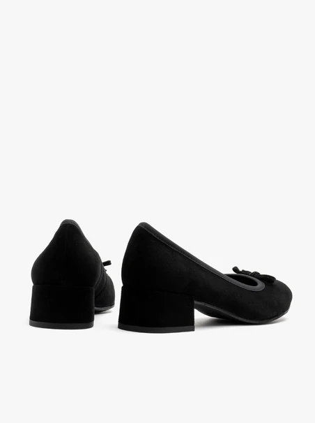 Pumps mit niedrigem Absatz aus Veloursleder