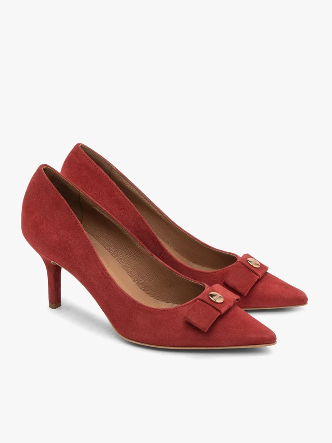 Rote Velours-Pumps mit Verzierung