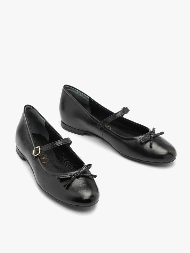 Black ballet flats