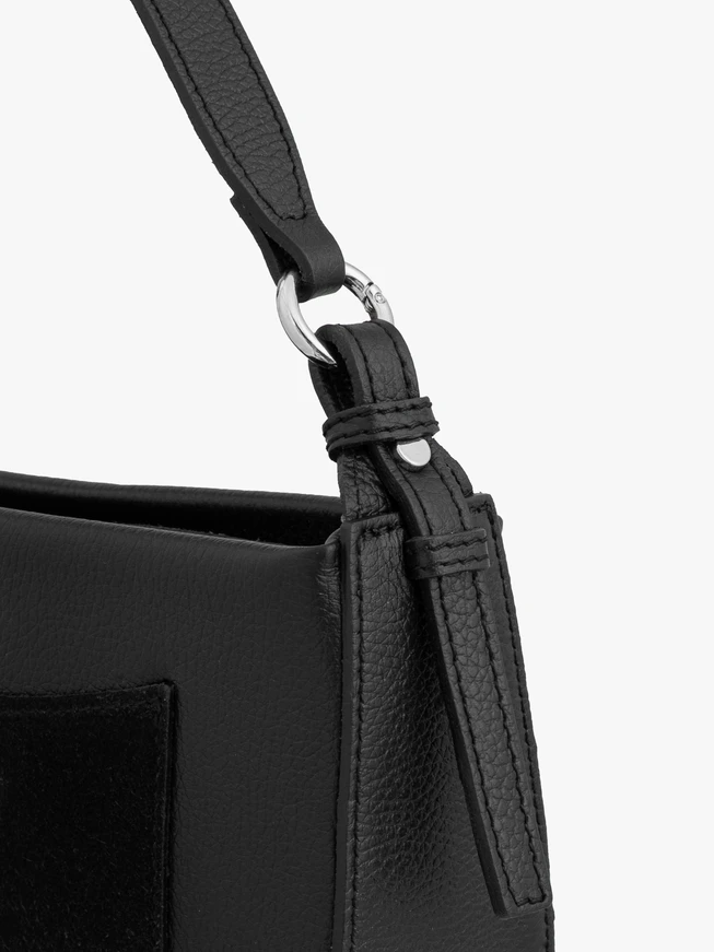 Kleine schwarze Tasche aus Bonded Leather