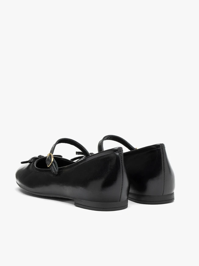 Black ballet flats