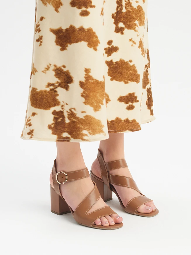 Hellbraune Damen-Sandalen mit Absatz