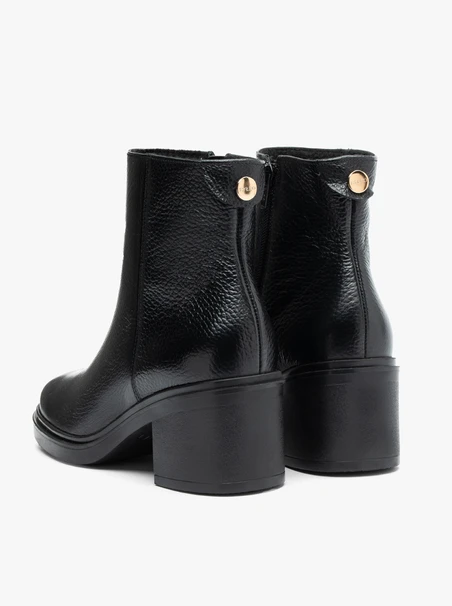 Schwarze klassische Stöckelschuhe