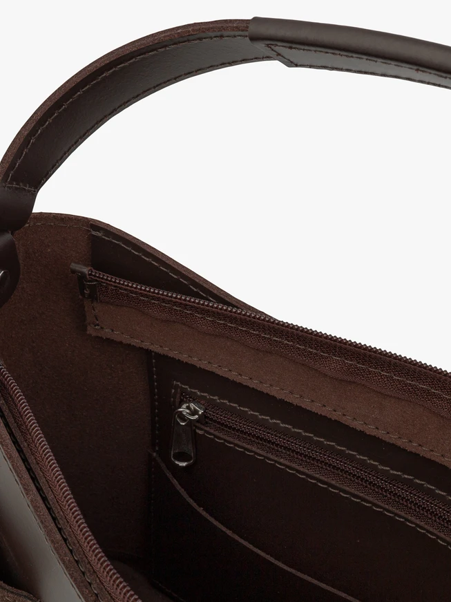 Mittlere Handtasche aus Leder in Schokolade