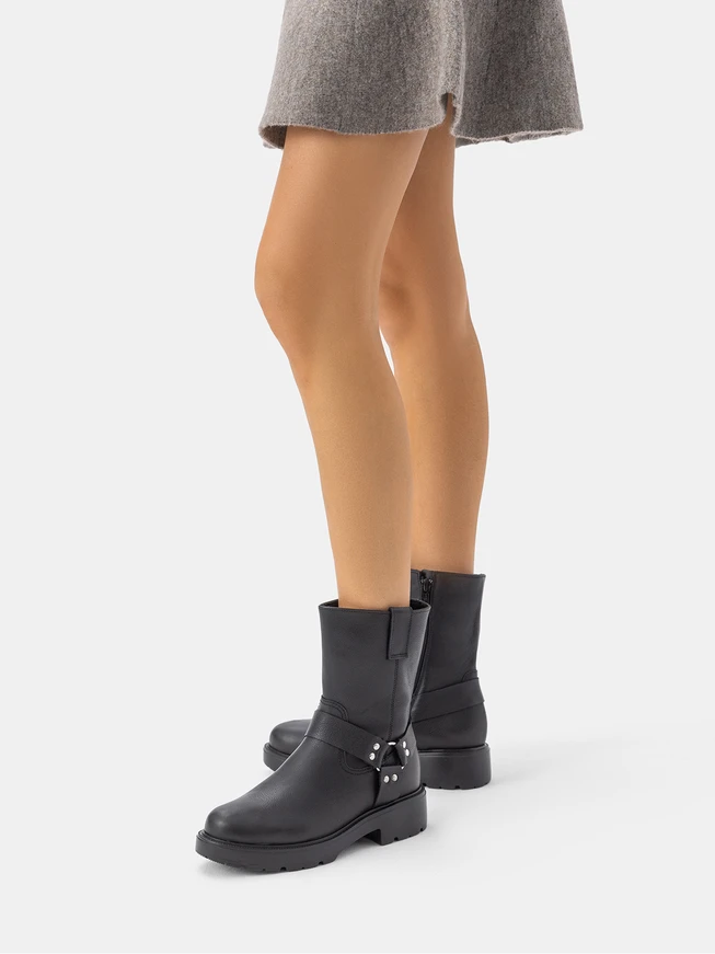 Biker-Stiefel mit Metallverzierungen