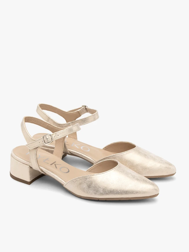 Platin-Pumps mit offenem Absatz