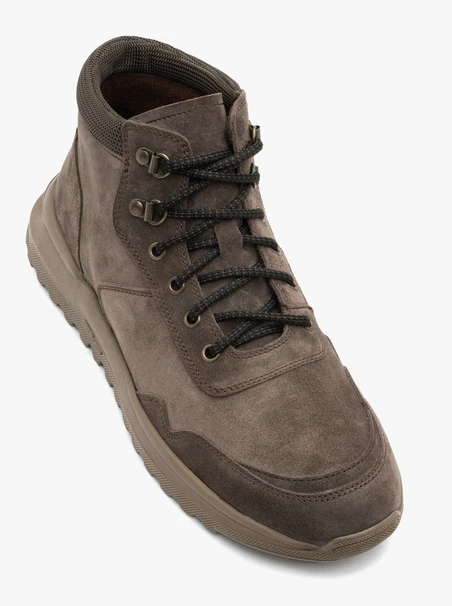 Graue Sportstiefel für Männer
