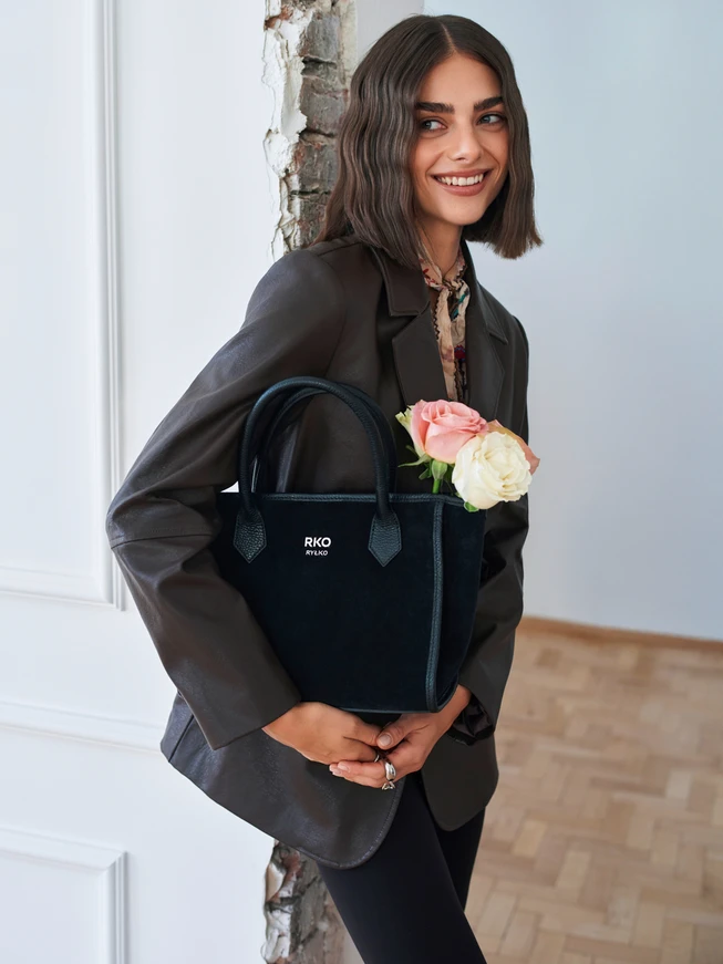Schwarze große elegante Handtasche