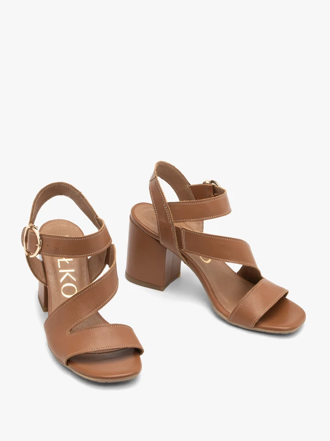 Hellbraune Damen-Sandalen mit Absatz