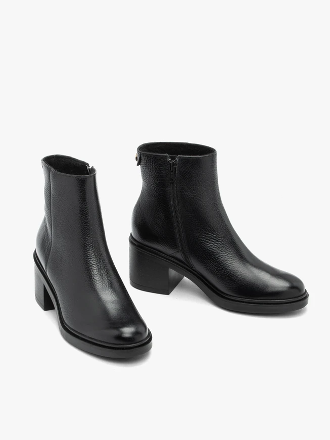 Schwarze klassische Stöckelschuhe