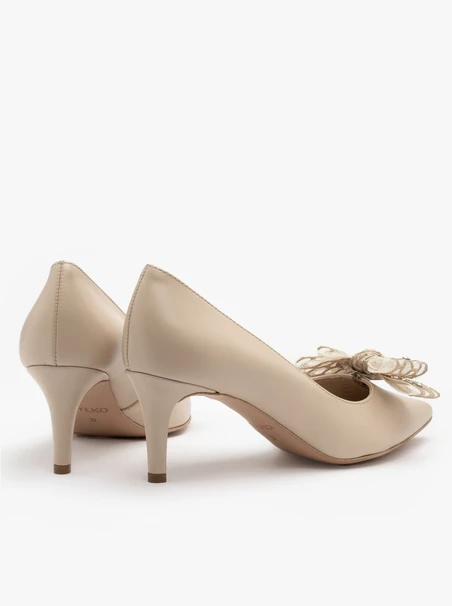 Beige pumps with detachable bow