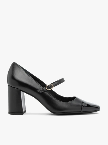 Schwarze Pumps mit lackierter Nase