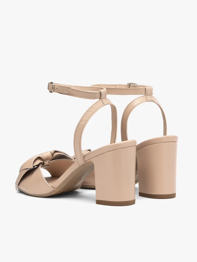 Beigefarbene Damensandalen mit abnehmbarer Schleife