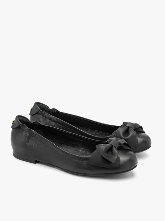 Black ballet flats