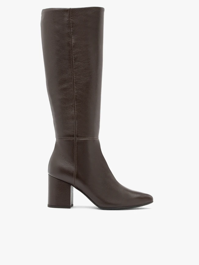 Braune Lederstiefel mit festem Absatz