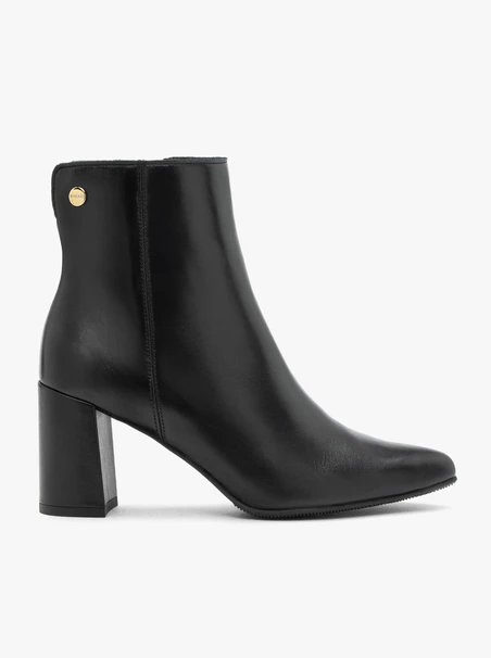 Schwarze Stiefel mit Absatz aus genarbtem Leder