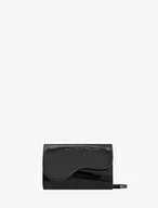 Schwarz lackierte Handtasche mit Kette