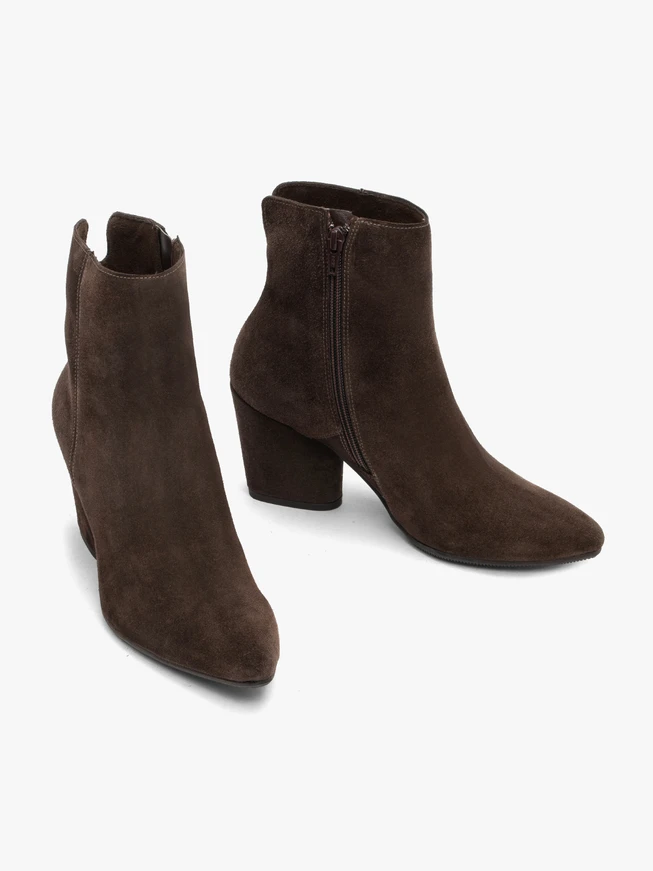 Stöckelschuhe aus braunem Velours