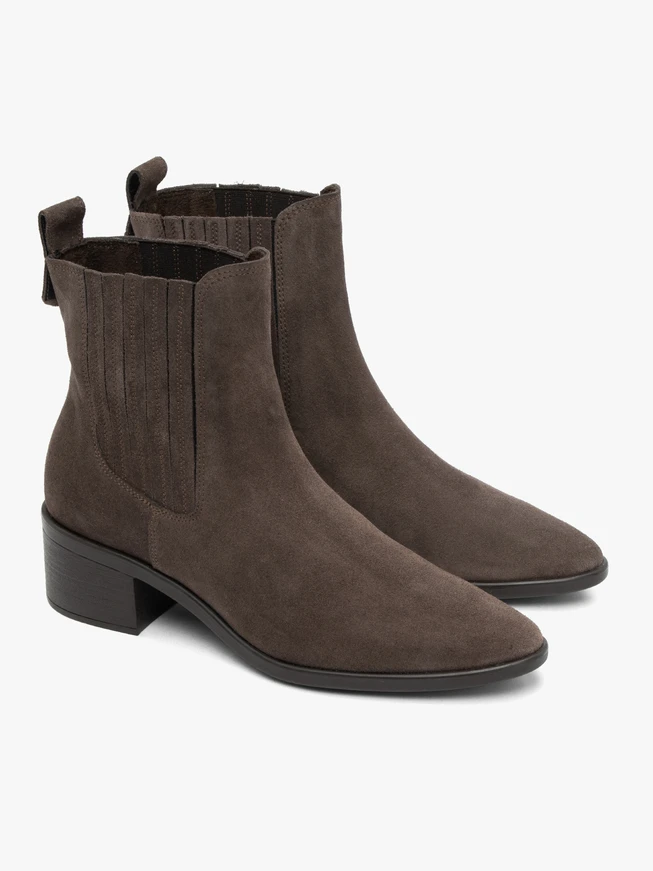 Grey suede Chelsea boots with heel