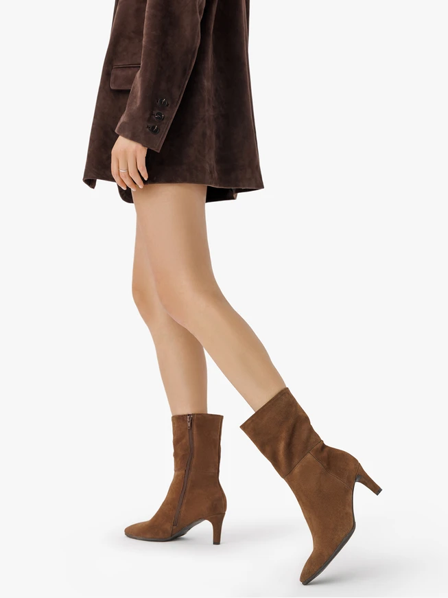 Braune höhere Velourslederstiefel