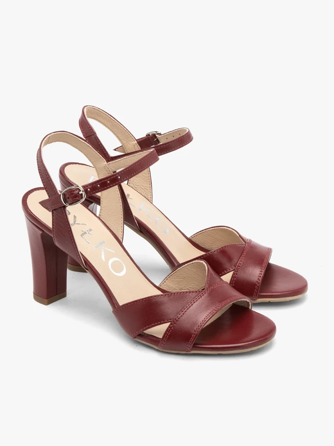 Kastanienbraune Damensandalen mit klobigem Stilettoabsatz